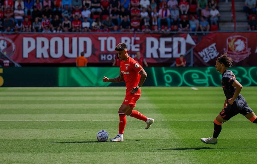 Bek Timnas Indonesia, Mees Hilgers saat membela FC Twente