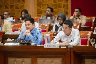Menteri Pemuda dan Olahraga Republik Indonesia (Menpora RI) Erick Thohir bersama Wamenpora Taufik Hidayat