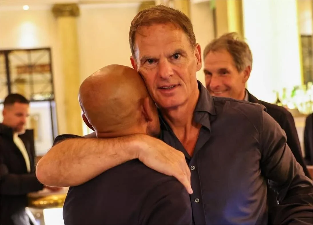 Kode keras Simon Tahamata soal pelatih Timnas Indonesia, Frank de Boer masuk redar?