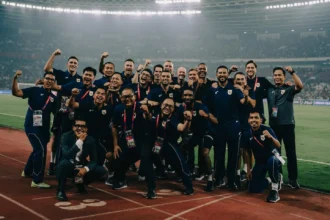 Pelatih Timnas Indonesia, Patrick Kluivert saat memimpin latihan