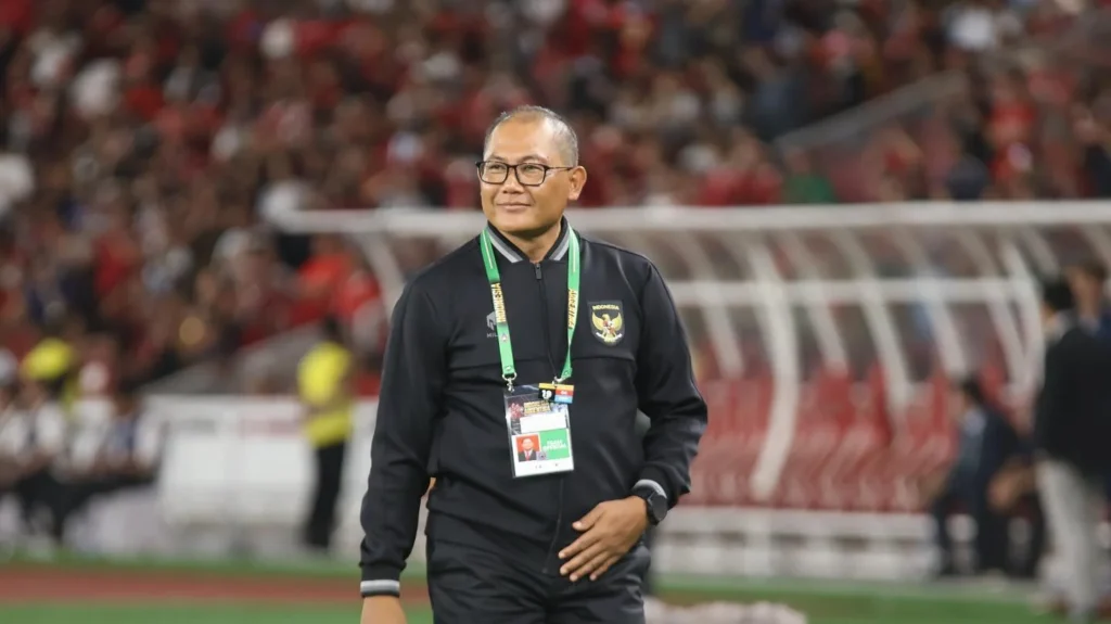 Sumardji saat mendampingi Timnas Indonesia