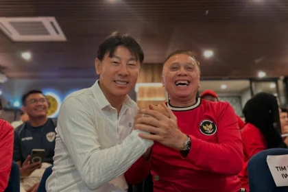 Iwan Bule saat bersama dengan Shin Tae-yong