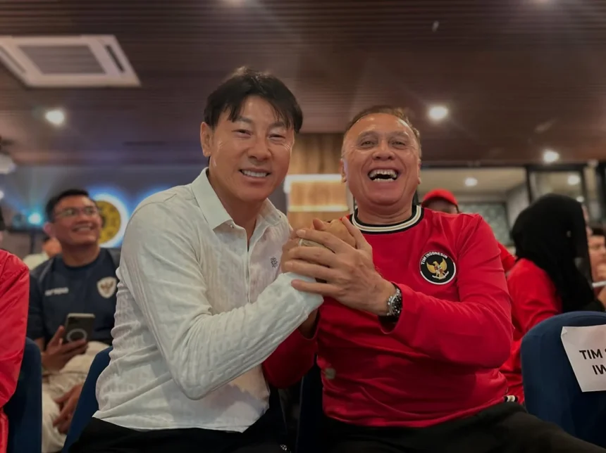 Iwan Bule saat bersama dengan Shin Tae-yong