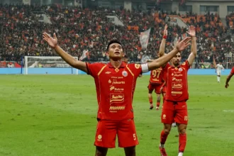Selebrasi Rizky Ridho usai mencetak gol di BRI Super League