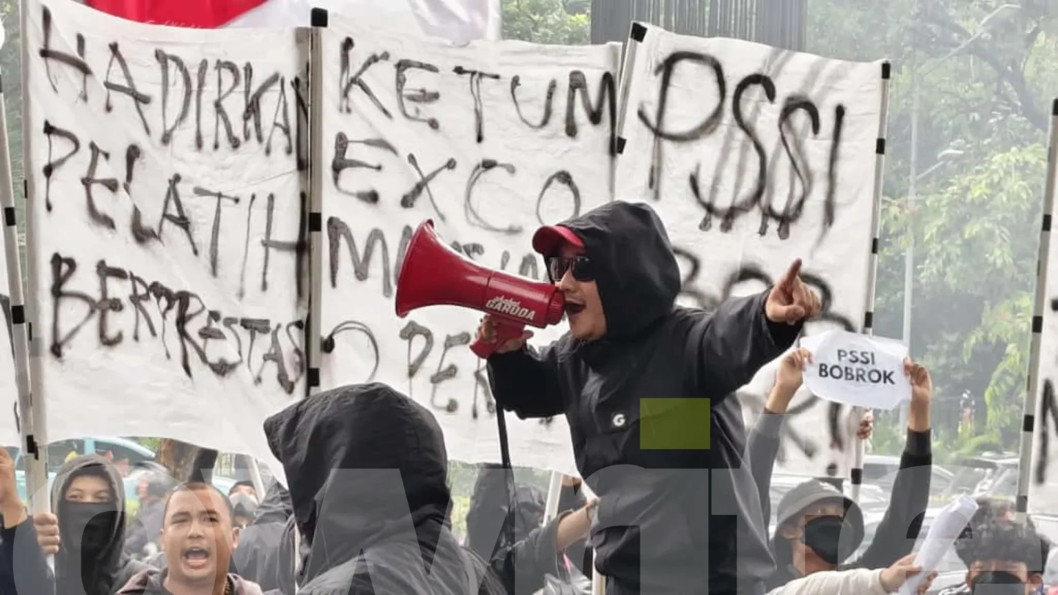 Ultras Garuda Grebek GBK Arena Minta Revolusi Total PSSI