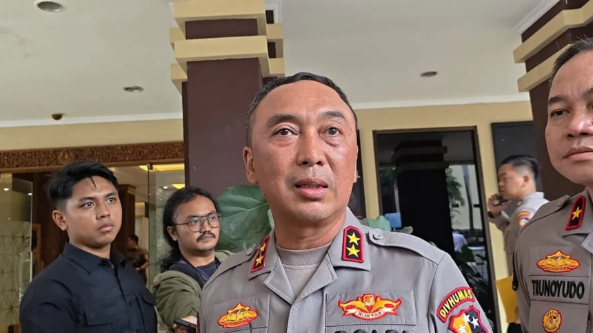 Kadiv Humas Mabes Polri Irjen Pol Shandi Nugroho, saat wawancara dengan awak media menjawab putusan MK Polri tidak boleh lagi merangkap jabatan sipil saat berada di PTIK Polri, Jakarta Selatan.