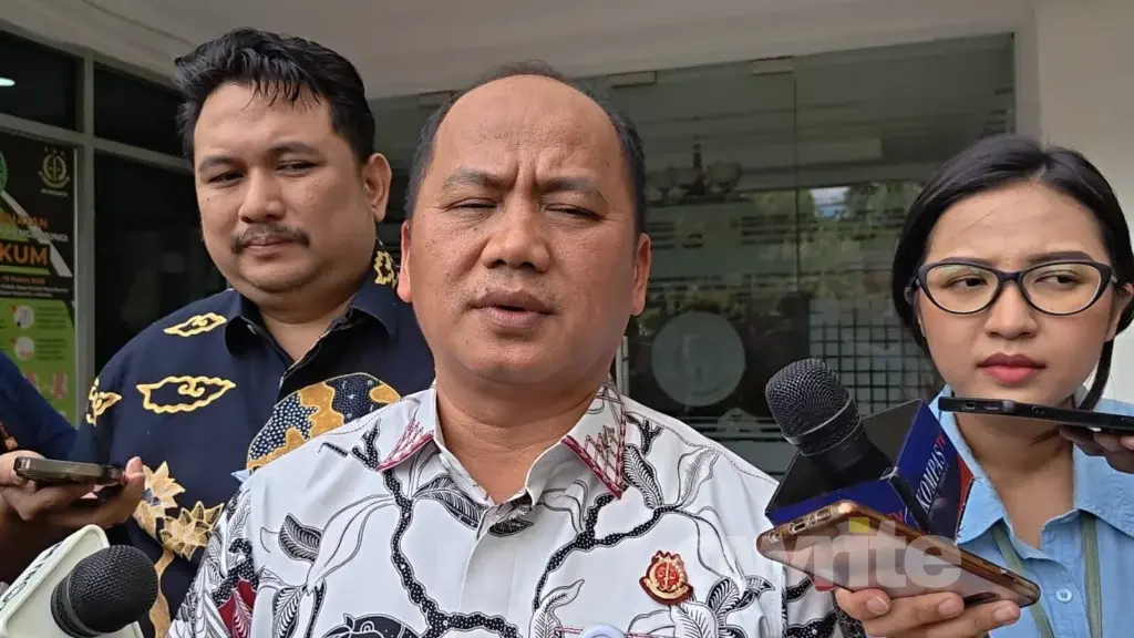 Kapuspenkum Kejagung, Anang Supriatna