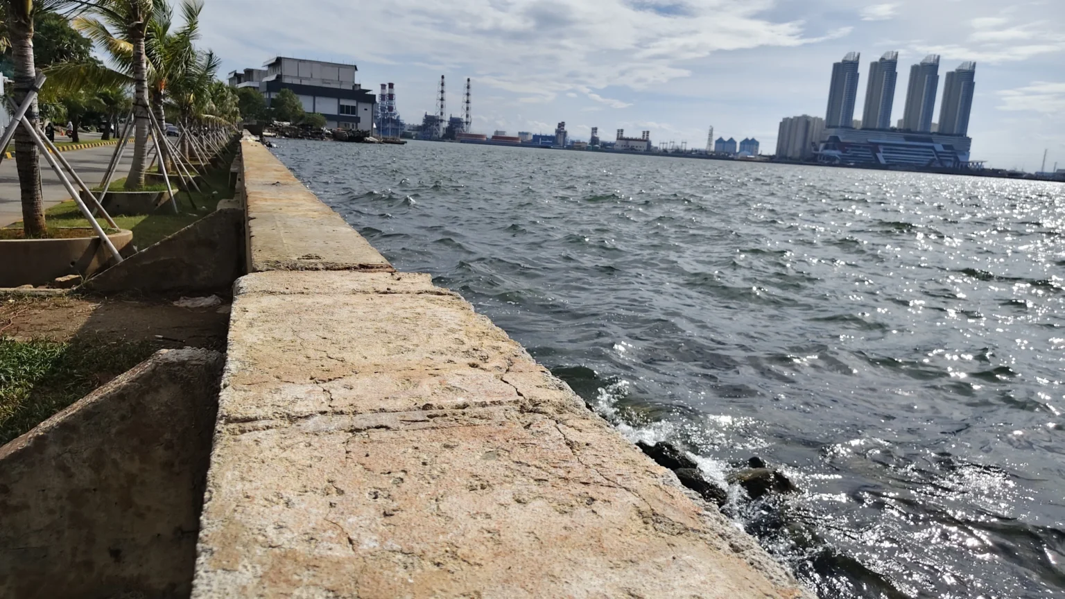 Tanggul Pantai Mutiara