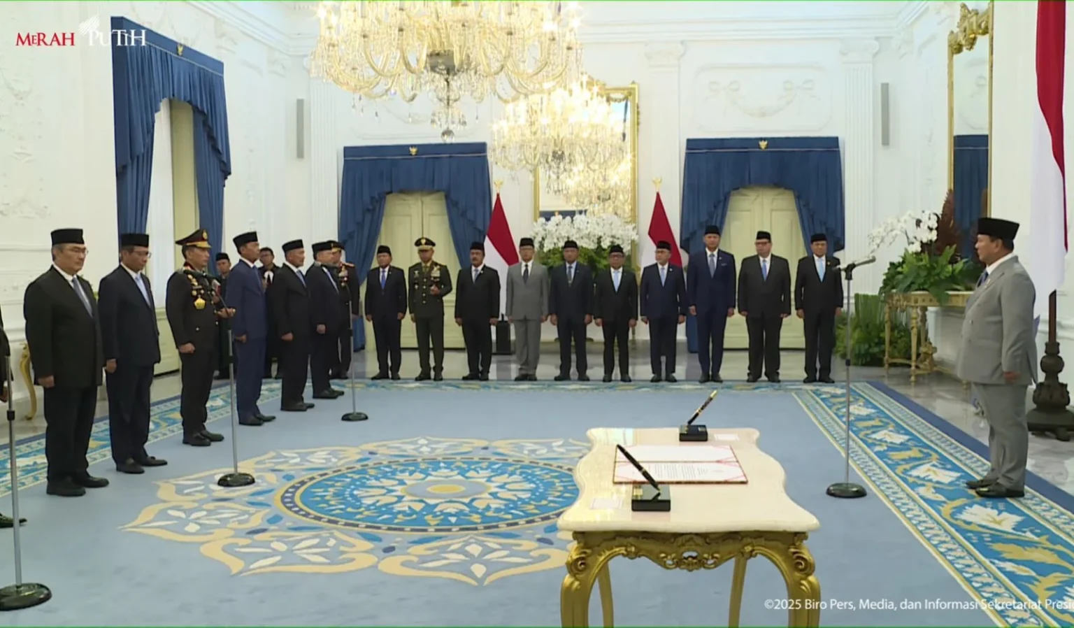 Presiden Prabowo Subianto saat melantik Komisi Percepatan Reformasi Kepolisian