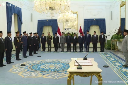 Presiden Prabowo Subianto saat melantik Komisi Percepatan Reformasi Kepolisian