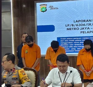 Kasubdit 3 Ditresiber Polda Metro Jaya, AKBP Rafflessaat konferensi pers