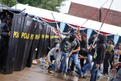 Ilustrasi petugas Kepolisian saat mengamankan aksi