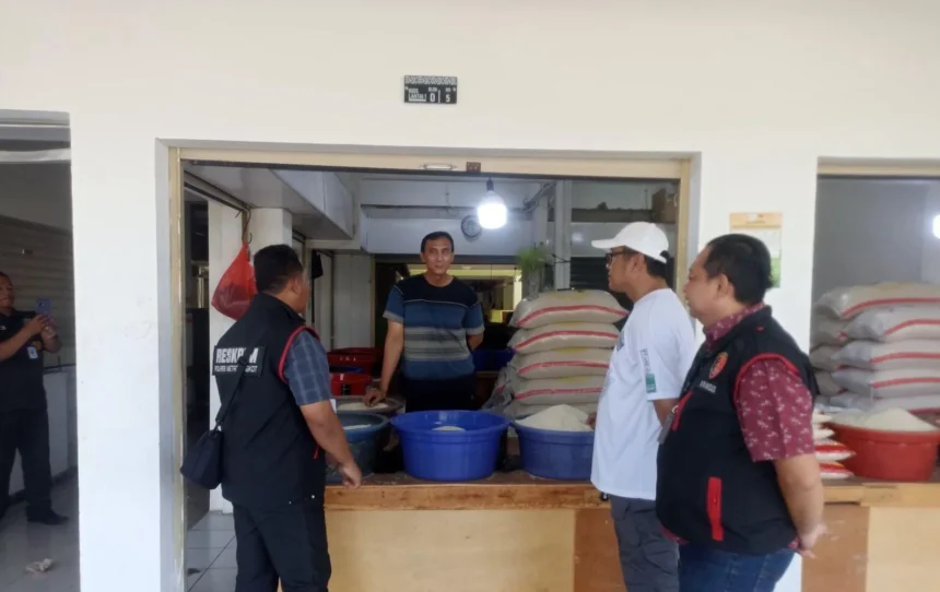Satgas Pengendalian Harga Beras Polda Metro Jaya bersama sejumlah instansi pemerintah