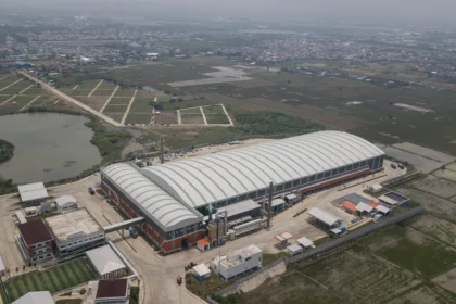 Foto udara kondisi fasilitas pengolahan sampah Refuse Derived Fuel (RDF) Rorotan di Jakarta Utara