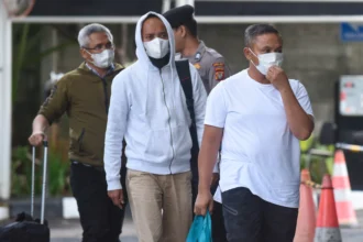 Gubernur Riau saat tiba di Gedung KPK