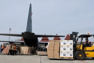 Pengiriman bantuan untuk korban bencana alam