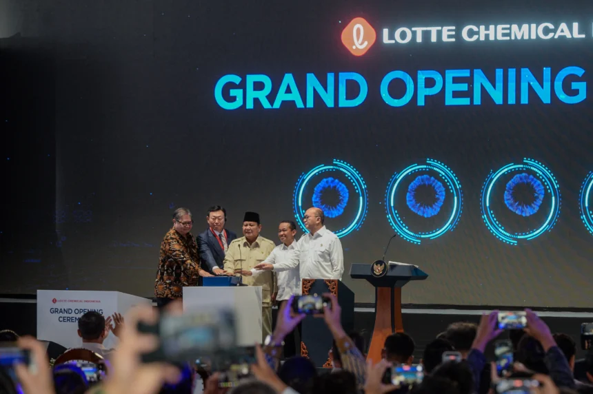 Presiden resmikan pabrik Lotte Chemical Indonesia di Kota Cilegon