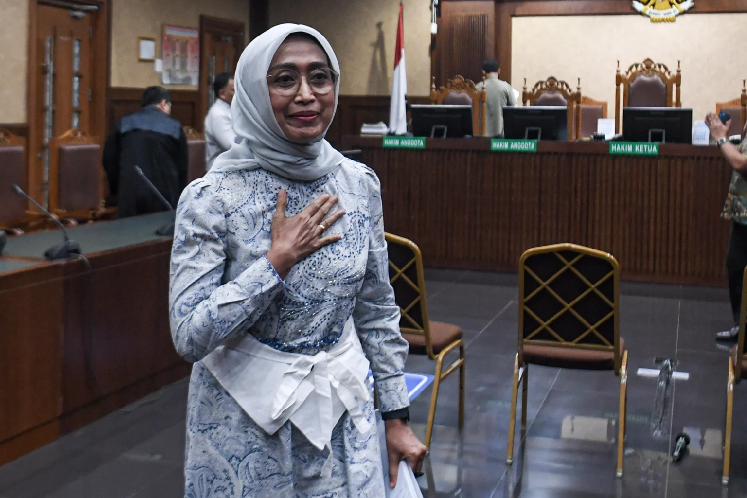 Eks Dirut PT ASDP Ira Puspadewi, berjalan usai menjalani sidang dengan agenda pembacaan vonis di Pengadilan Tipikor, Jakarta, Kamis (20/11/2025).