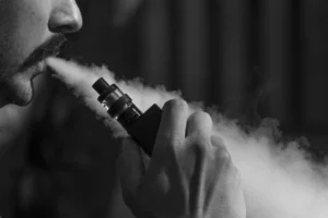 gambar ilustrasi rokok elektrik (vape)
