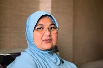Prof. Dr. dr. Erlina Burhan, M.Sc, Sp.P(K)