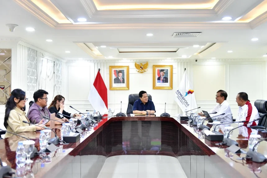 Menteri Pemuda dan Olahraga Erick Thohir saat memimpin rapat