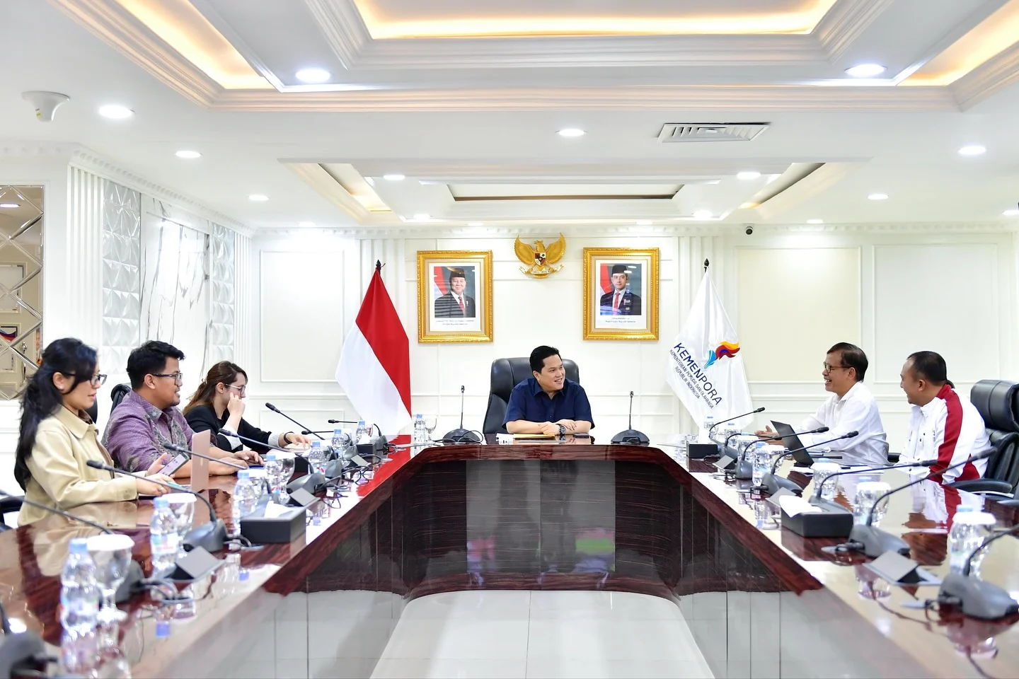 Menteri Pemuda dan Olahraga Erick Thohir saat memimpin rapat