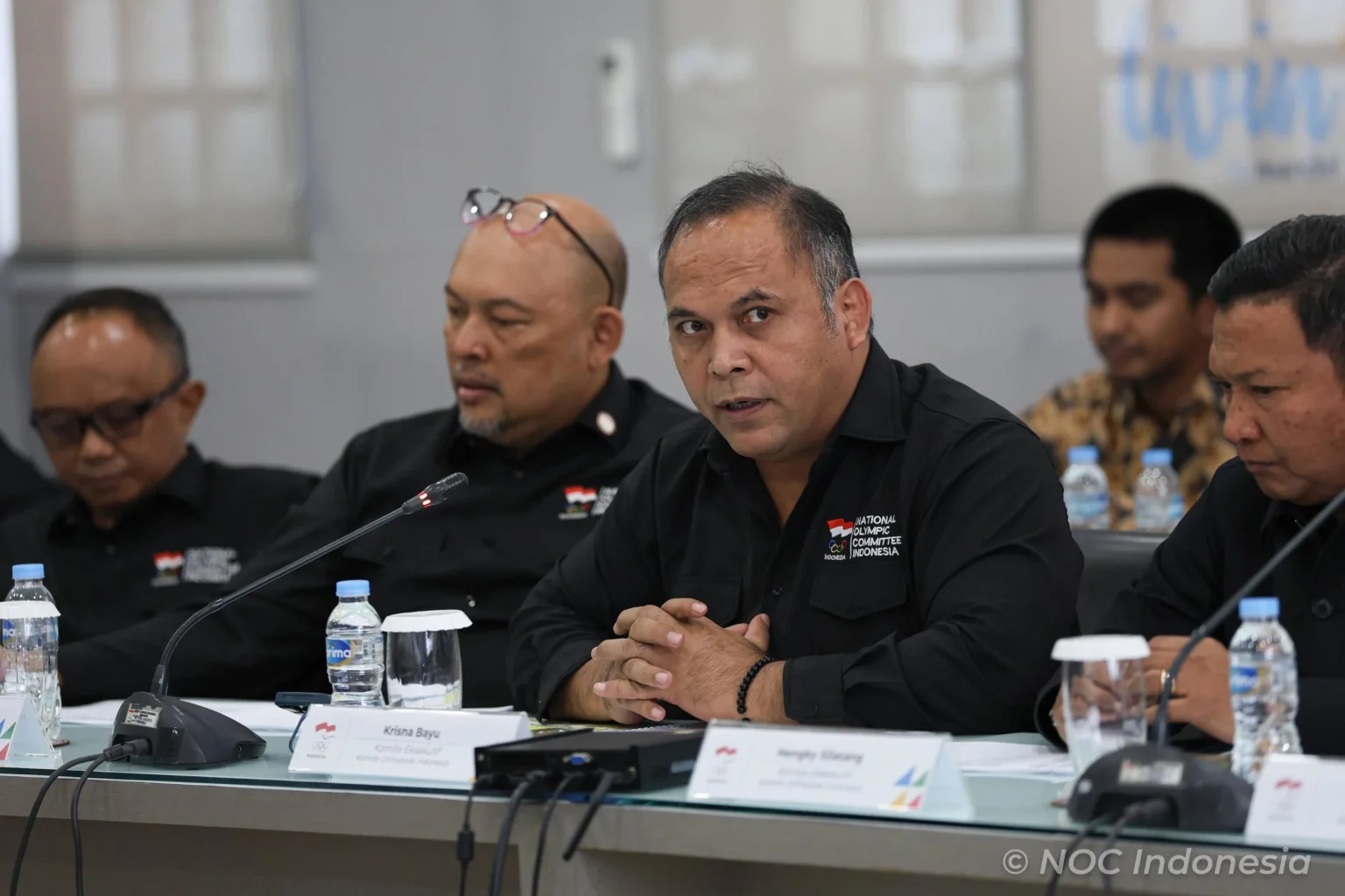 Rapat dipimpin oleh Menteri Pariwisata dan Olahraga Thailand