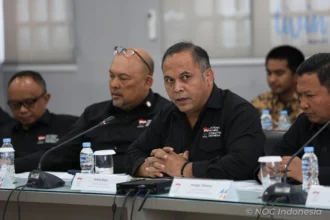 Rapat dipimpin oleh Menteri Pariwisata dan Olahraga Thailand