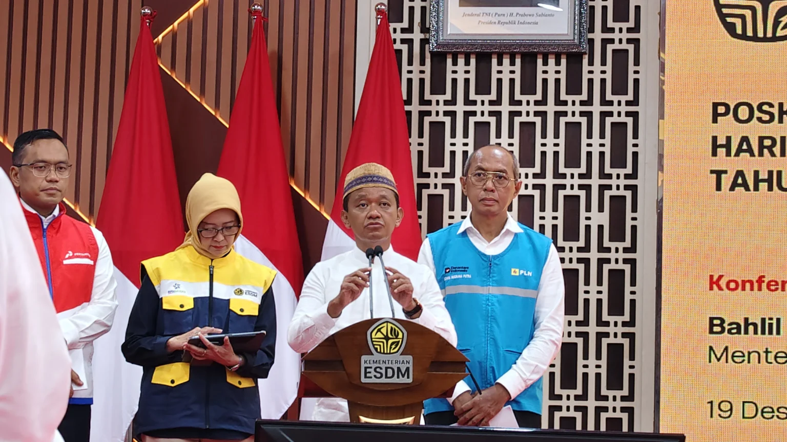 Menteri ESDM Bahlil Lahadalia di Kantornya, Jumat 19 Desember 2025.