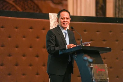 Menteri Lingkungan Hidup Hanif Faisol Nurofiq