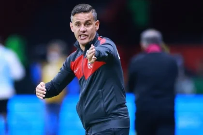 Pelatih asal Inggris, John Herdman kian dekat ke Timnas Indonesia