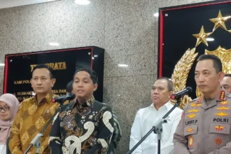 Kapolri saat menerima kunjungan Menteri Kehutanan