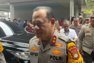 Kapolda Metro Jaya, Irjen Pol Asep Edi Suheri di SDN Kalibaru 01 Cilincing, Jakarta Utara.