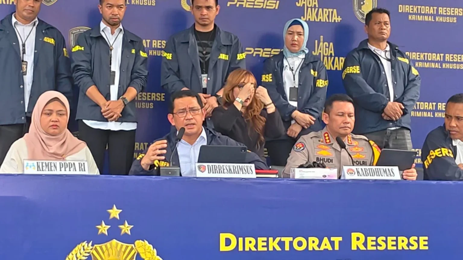 Dirreskrimsus Polda Metro Jaya, Kombes Pol Edy Suranta Sitepu memimpin konferensi pers pengungkapan kasus aborsi ilegal.