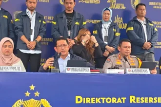 Dirreskrimsus Polda Metro Jaya, Kombes Pol Edy Suranta Sitepu memimpin konferensi pers pengungkapan kasus aborsi ilegal.