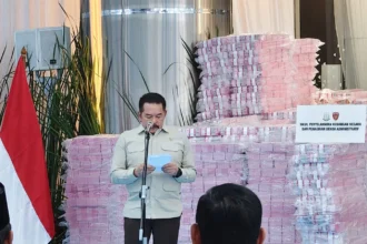 Jaksa Agung, ST Burhanuddin melaporkan hasil pencapaian Satgas PKH dan Kejaksaan Agung kepada Presiden Prabowo Subianto di kompleks Kejaksaan Agung