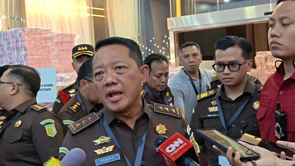 Jampidsus Kejagung, Febrie Ardiansyah mengatakan kasus korupsi petral masih bersinggungan dengan mafia migas Riza Chalid.