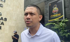 DJ Donny melaporkan orang misterius setelah diteror daging ayam dan molotov.