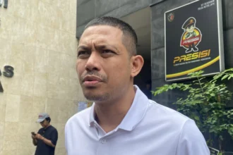 DJ Donny melaporkan orang misterius setelah diteror daging ayam dan molotov.