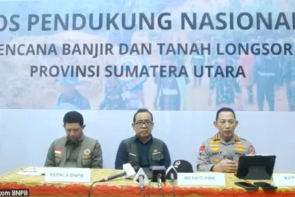 Kepala BNPB Letjen TNI Suharyanto, Menteri Koordinator Bidang Pembangunan Manusia dan Kebudayaan RI (Menko PMK) Pratikno, dan Kapolri Jenderal Listyo Sigit Prabowo