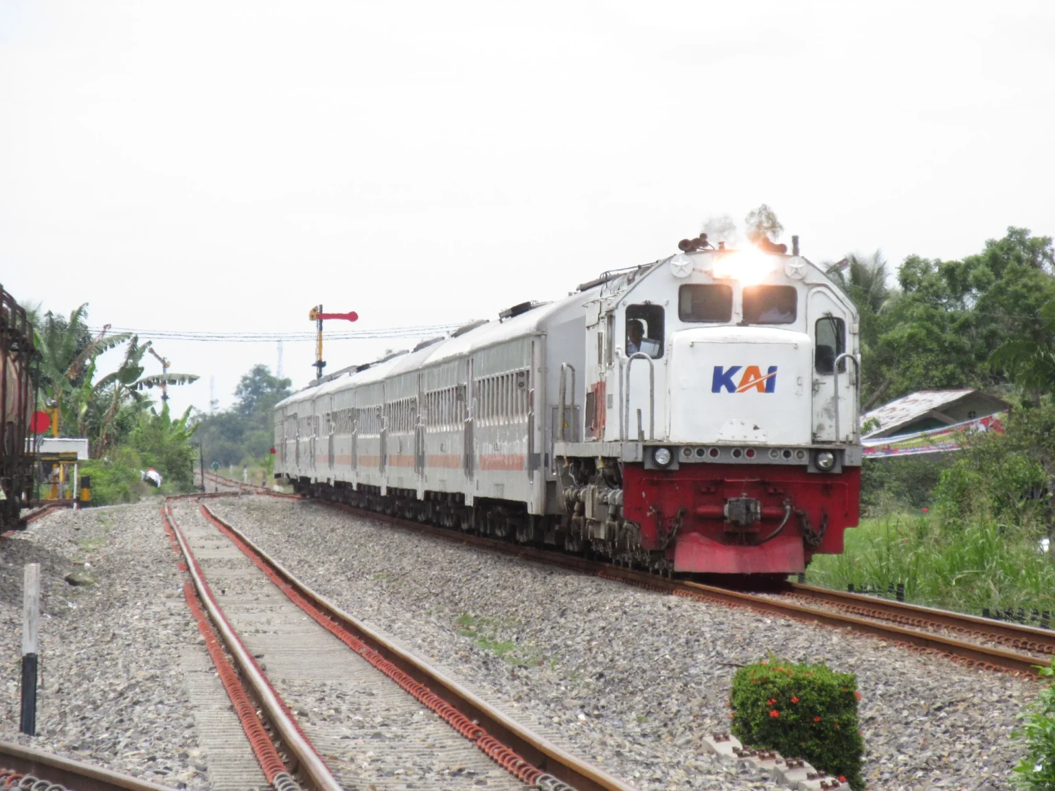 Ilustrasi Pemulihan Infrastruktur, Jalur Kereta Api Medan–Binjai Beroperasi Kembali