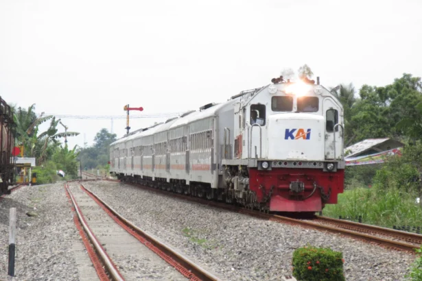 Ilustrasi Pemulihan Infrastruktur, Jalur Kereta Api Medan–Binjai Beroperasi Kembali