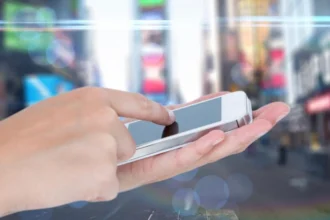 Ilustrasi penggunaan Ponsel