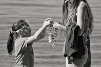 Ilustrasi memberikan hadiah