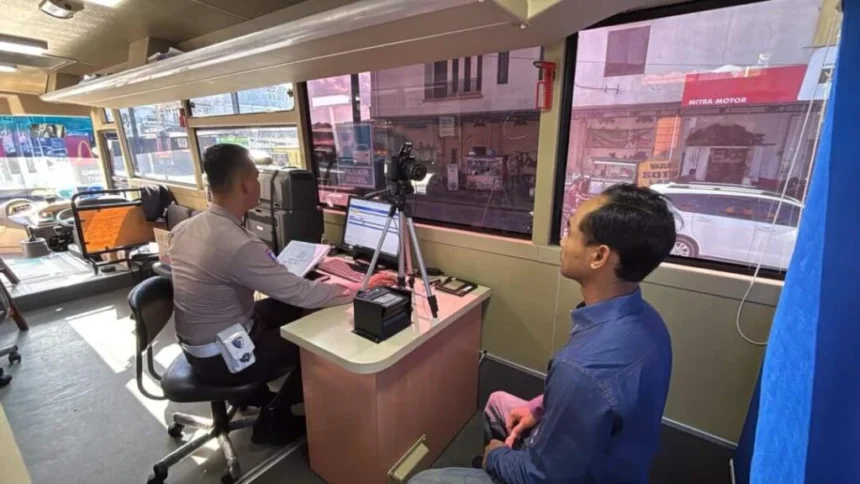 Aktifitas pelayanan SIM Keliling