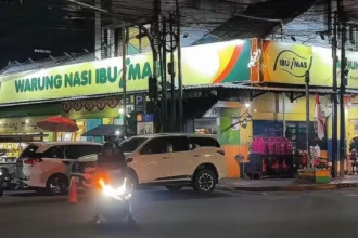 Salah satu warung nasi di Kota Bandung, Ibu Imas