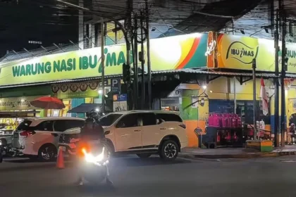 Salah satu warung nasi di Kota Bandung, Ibu Imas