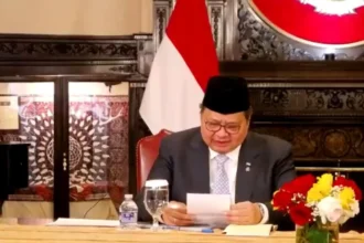 Menteri Koordinator Bidang Perekonomian, Airlangga Hartarto dalam konferensi pers.