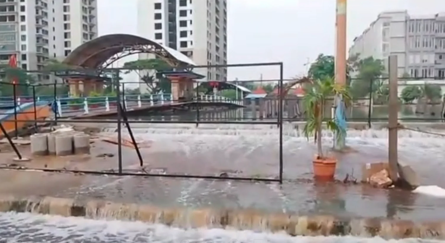 Banjir Rob di wilayah Ancol