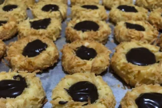 Ilustrasi kue yang disajikan saat Natal